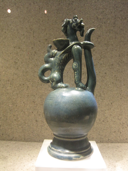 Vietnam’s valuable antiques displayed